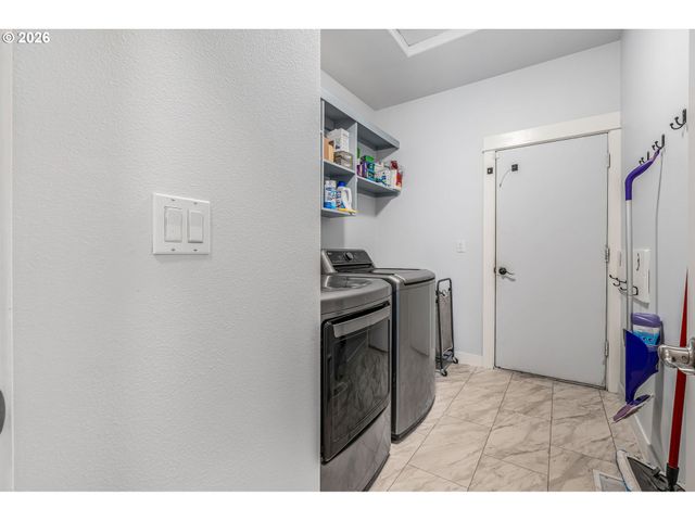 221 E 16TH St, Lafayette, OR 97127