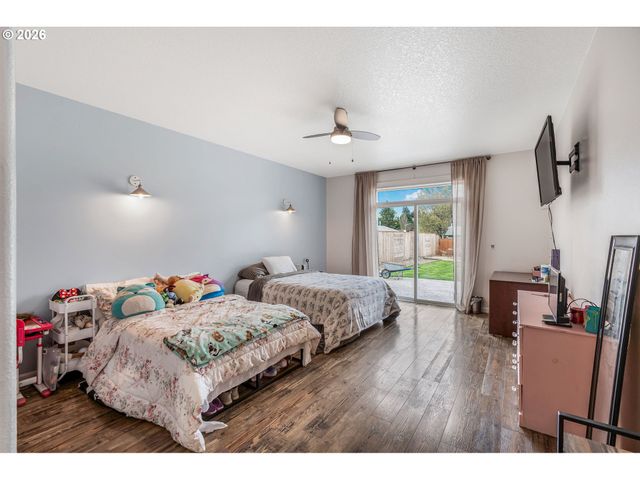 221 E 16TH St, Lafayette, OR 97127