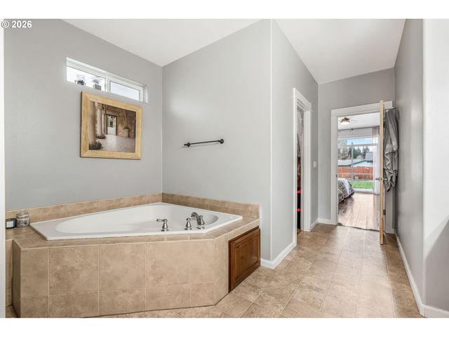 221 E 16TH St, Lafayette, OR 97127