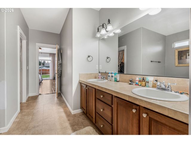 221 E 16TH St, Lafayette, OR 97127