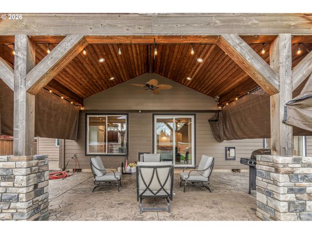 221 E 16TH St, Lafayette, OR 97127