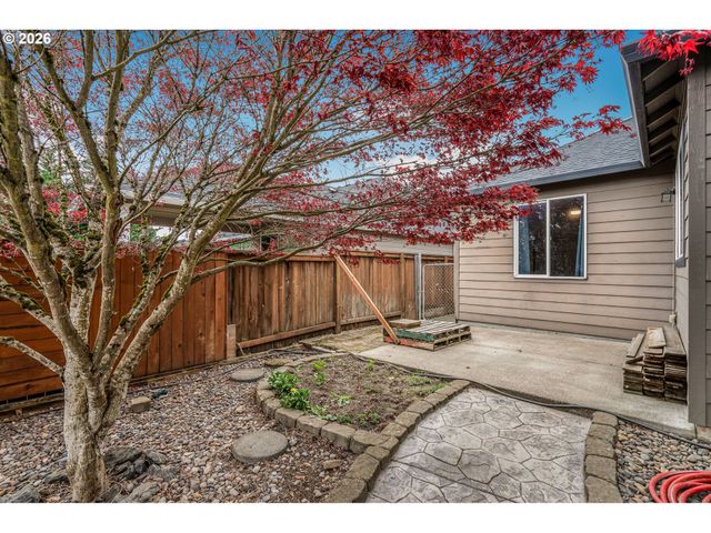 221 E 16TH St, Lafayette, OR 97127