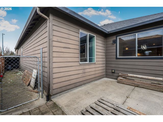 221 E 16TH St, Lafayette, OR 97127