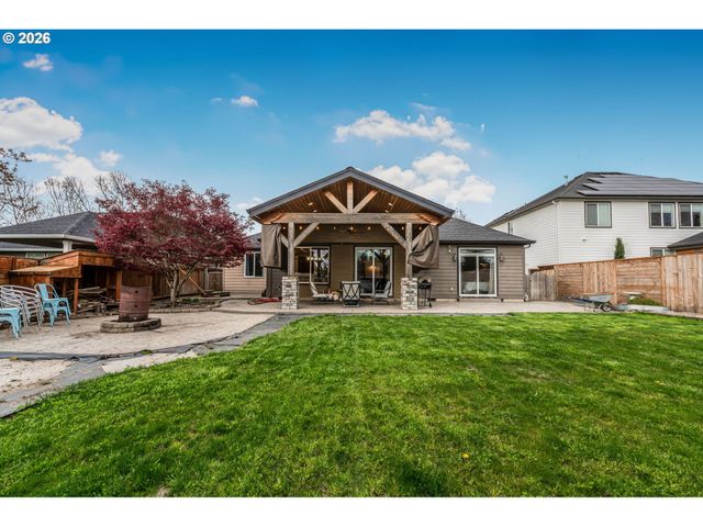 221 E 16TH St, Lafayette, OR 97127