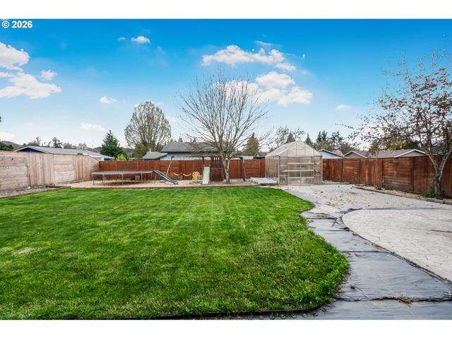 221 E 16TH St, Lafayette, OR 97127