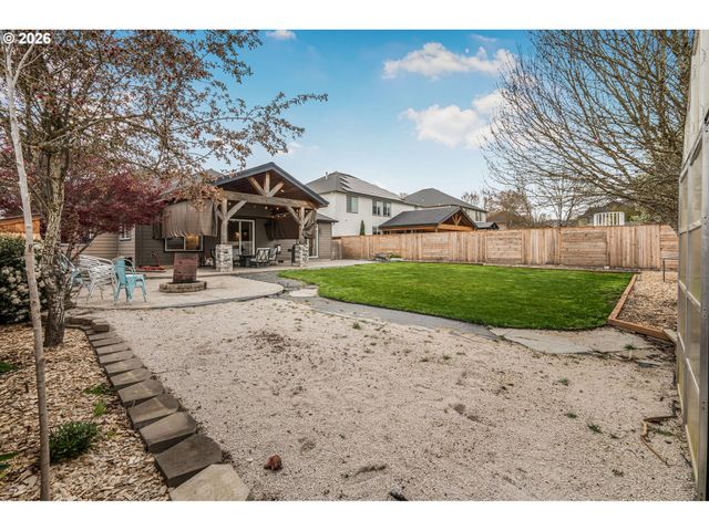 221 E 16TH St, Lafayette, OR 97127