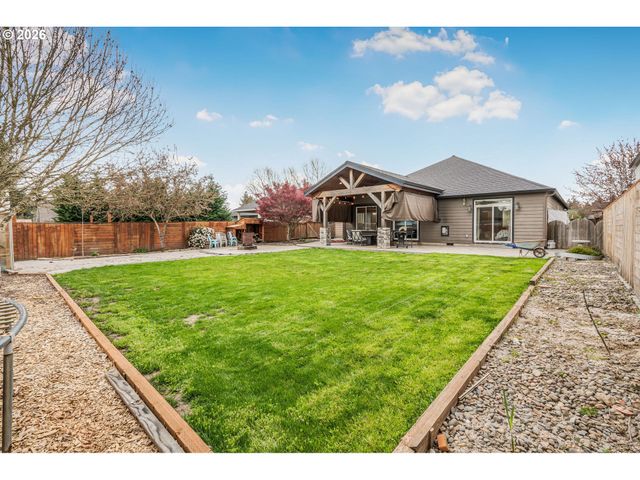221 E 16TH St, Lafayette, OR 97127
