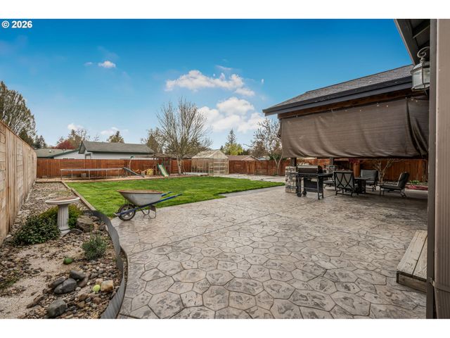 221 E 16TH St, Lafayette, OR 97127