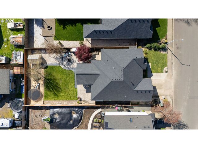 221 E 16TH St, Lafayette, OR 97127