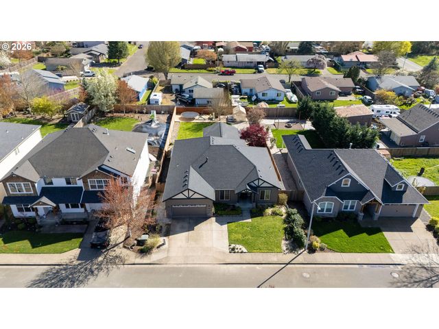 221 E 16TH St, Lafayette, OR 97127