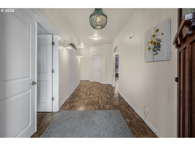 221 E 16TH St, Lafayette, OR 97127