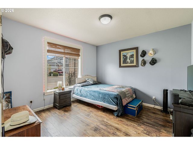 221 E 16TH St, Lafayette, OR 97127