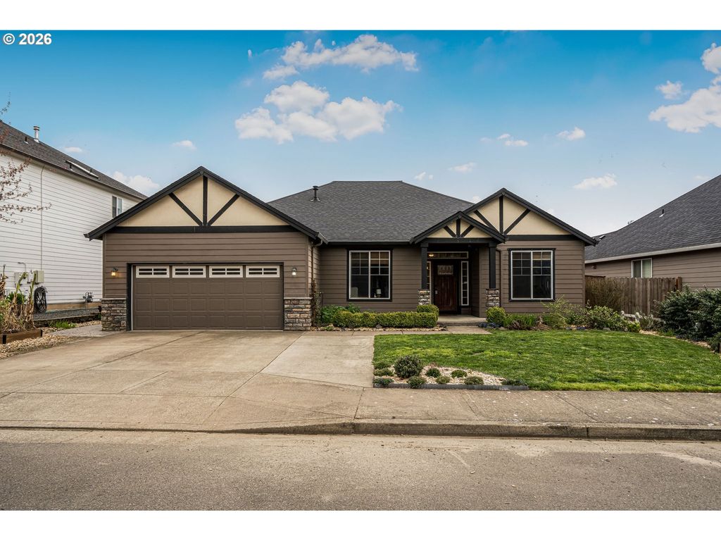 221 E 16TH St, Lafayette, OR 97127