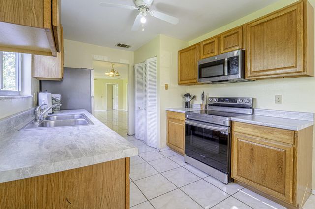 1437 SE Rivergreen Circle, Port St Lucie, FL 34952