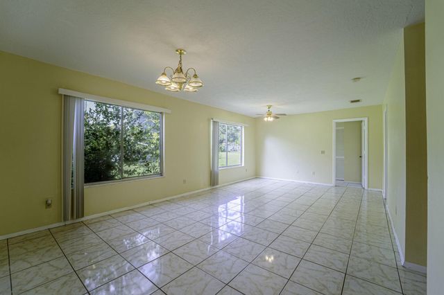 1437 SE Rivergreen Circle, Port St Lucie, FL 34952