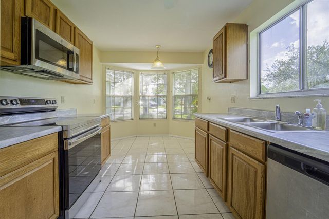 1437 SE Rivergreen Circle, Port St Lucie, FL 34952