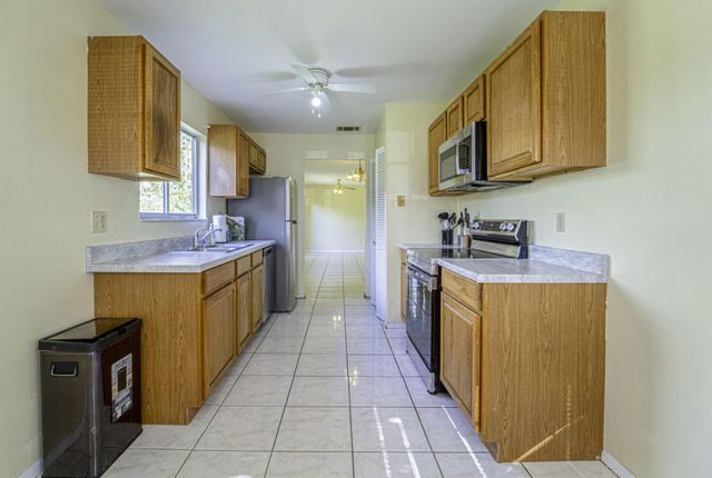 1437 SE Rivergreen Circle, Port St Lucie, FL 34952