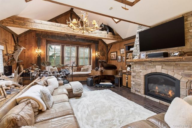 9 Sage Brush Court, East Setauket, NY 11733