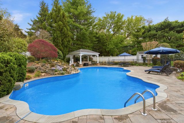 9 Sage Brush Court, East Setauket, NY 11733