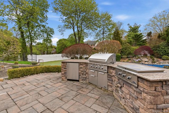 9 Sage Brush Court, East Setauket, NY 11733