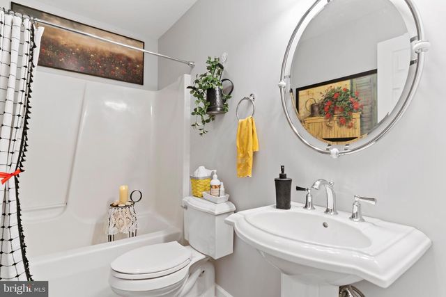 197 BEECHWOOD LANE E, Chambersburg, PA 17201