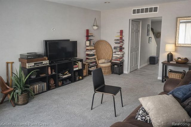 26728 Farmbrook Villa Drive, Southfield, MI 48034