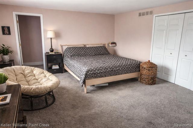 26728 Farmbrook Villa Drive, Southfield, MI 48034