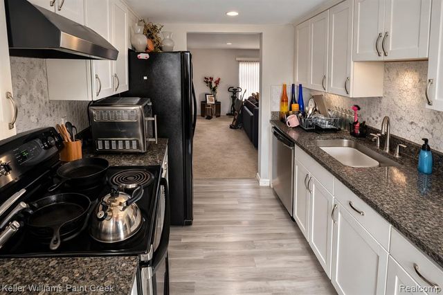 26728 Farmbrook Villa Drive, Southfield, MI 48034