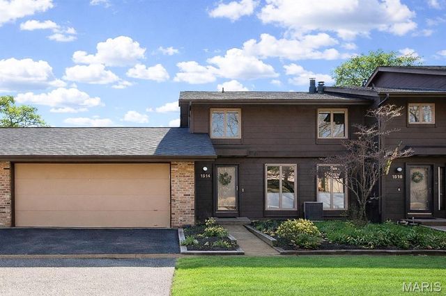 1514 Birnamwood Trail Drive, Ballwin, MO 63021