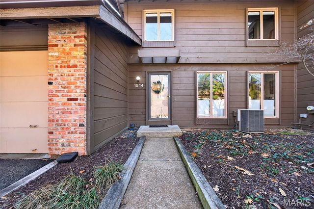 1514 Birnamwood Trail Drive, Ballwin, MO 63021