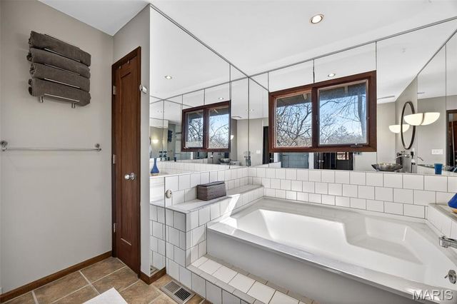 1514 Birnamwood Trail Drive, Ballwin, MO 63021