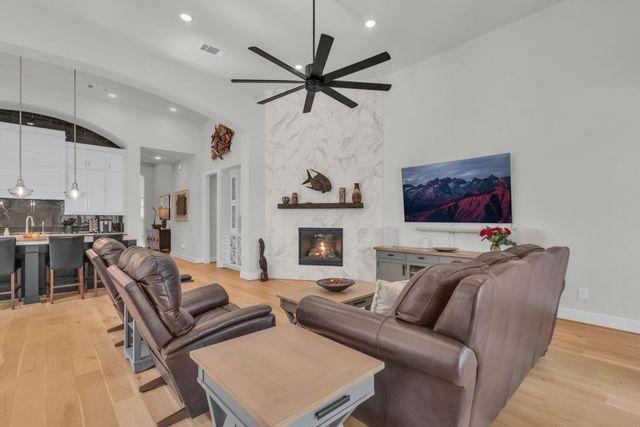 423 N Hillary Step Place, Montgomery, TX 77316