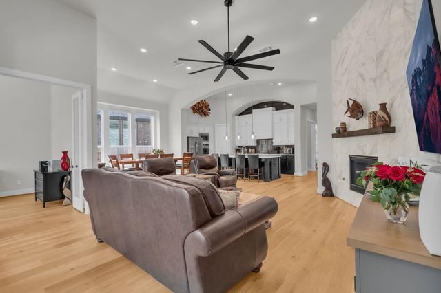 423 N Hillary Step Place, Montgomery, TX 77316