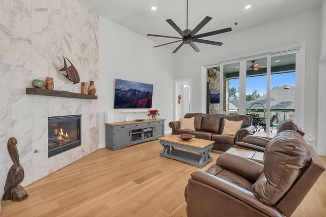 423 N Hillary Step Place, Montgomery, TX 77316