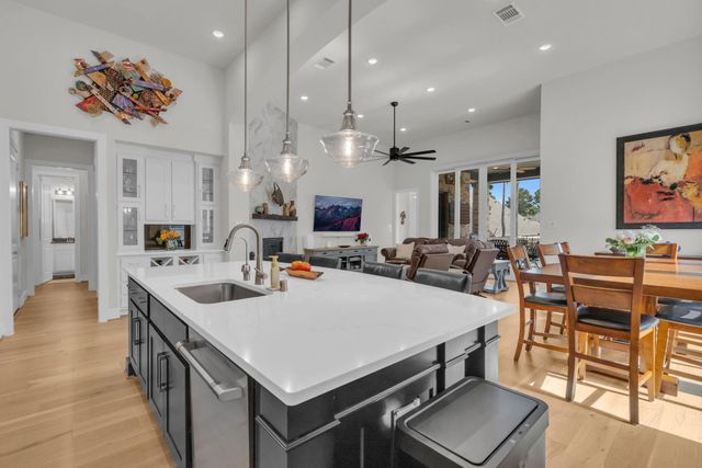 423 N Hillary Step Place, Montgomery, TX 77316