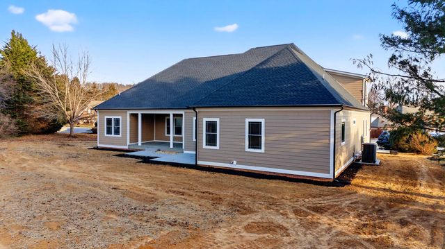 416 PELHAM CV, Waynesboro, VA 22980