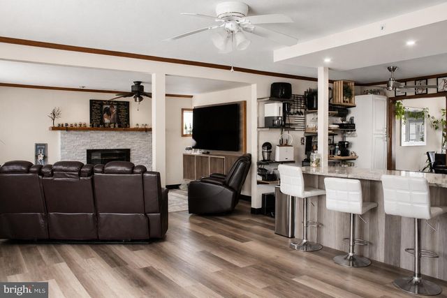 31 MICAHILL RD, Levittown, PA 19056