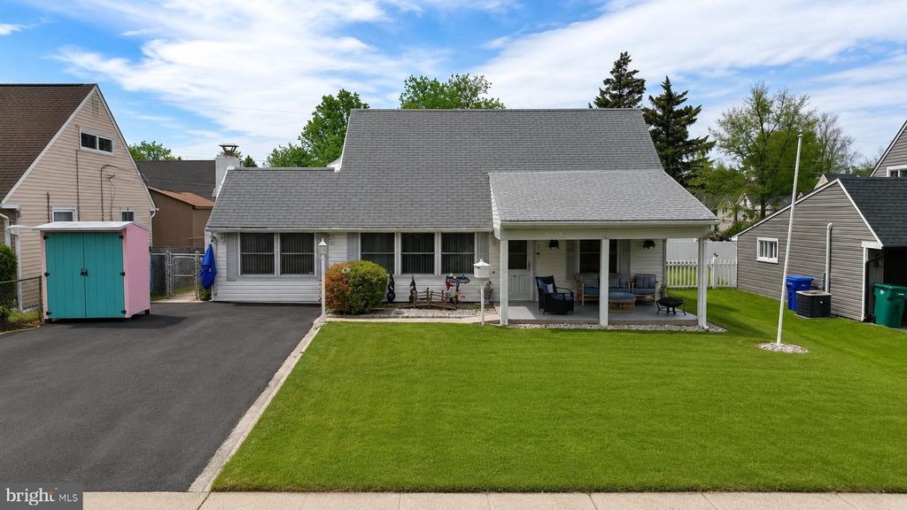 31 MICAHILL RD, Levittown, PA 19056