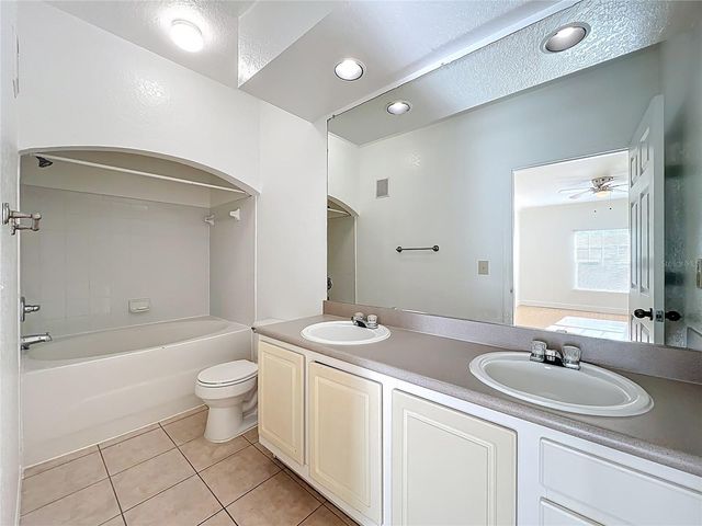 174 VILLA DI ESTE TERRACE 200, Lake Mary, FL 32746