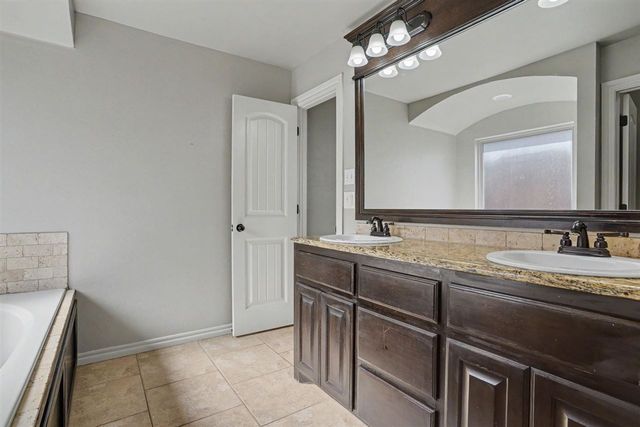 7705 SW Franks Ct, Lawton, OK 73505