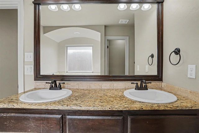 7705 SW Franks Ct, Lawton, OK 73505