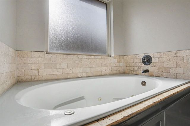 7705 SW Franks Ct, Lawton, OK 73505