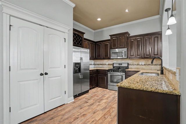 7705 SW Franks Ct, Lawton, OK 73505