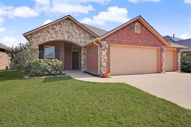 7705 SW Franks Ct, Lawton, OK 73505