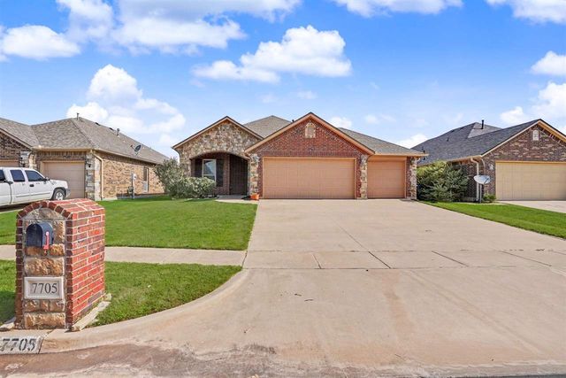 7705 SW Franks Ct, Lawton, OK 73505