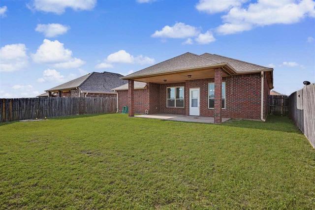 7705 SW Franks Ct, Lawton, OK 73505