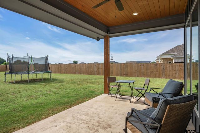 12457 Maplewood Drive, Lindale, TX 75771