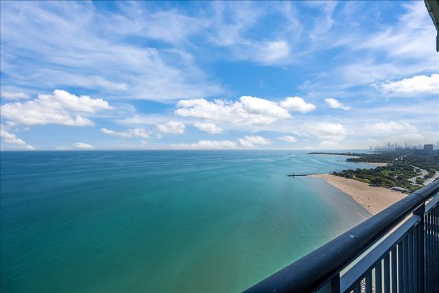 6007 N SHERIDAN Road 37B, Chicago, IL 60660