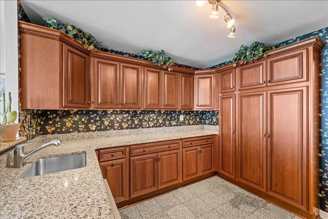 6007 N SHERIDAN Road 37B, Chicago, IL 60660