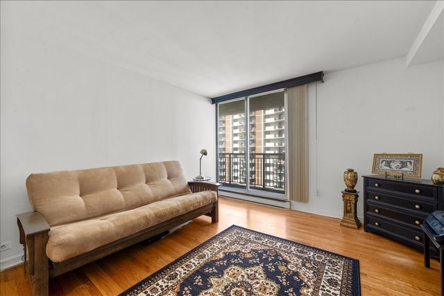 6007 N SHERIDAN Road 37B, Chicago, IL 60660